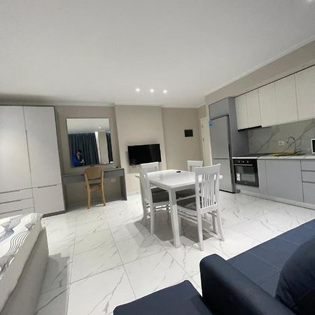 Modern Beachfront Apartments Sarandë Eksteriør billede