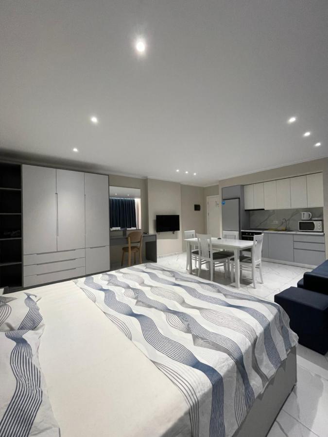 Modern Beachfront Apartments Sarandë Eksteriør billede